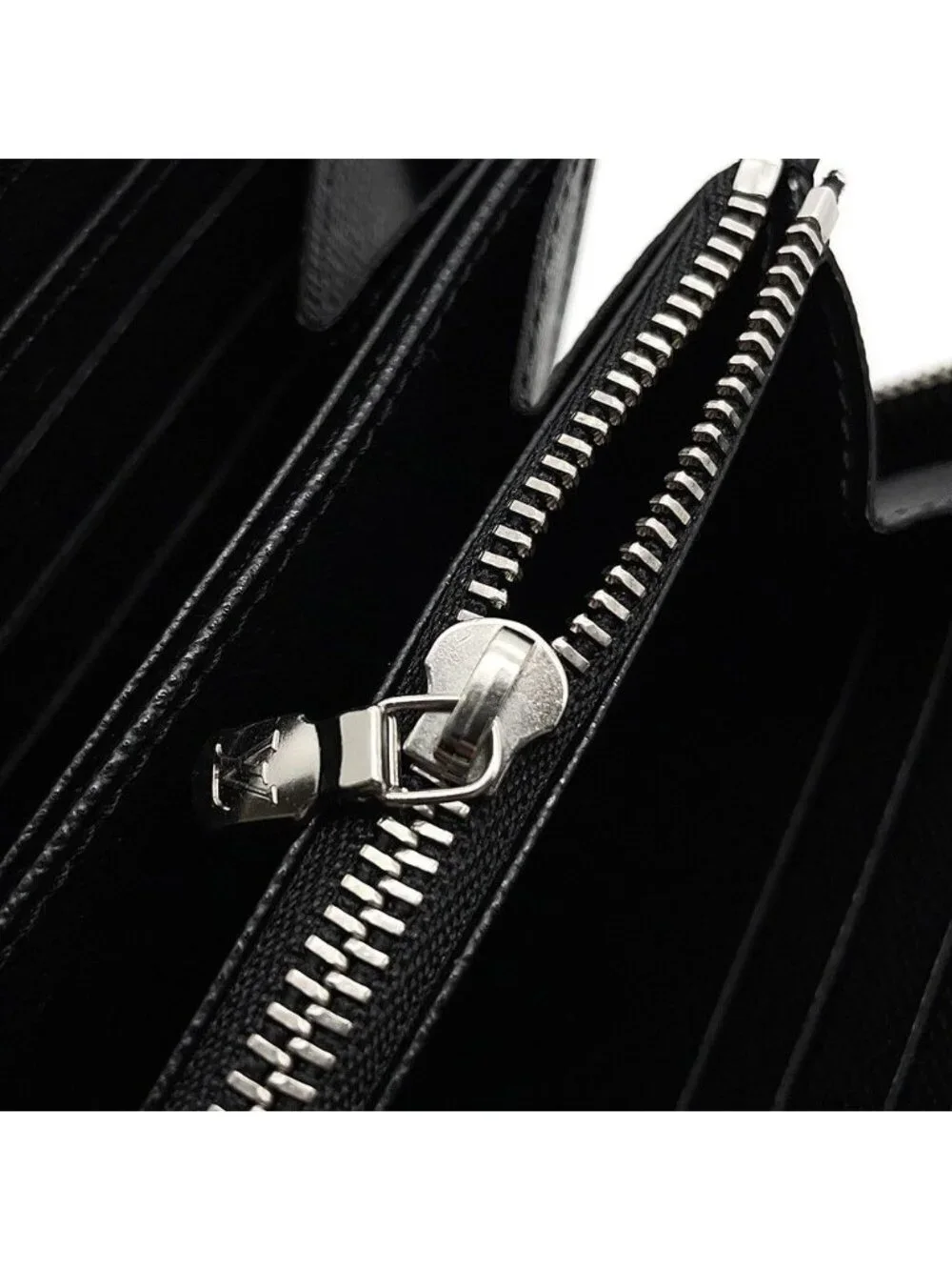 Louis Vuitton Wallet Epi Zippy Black